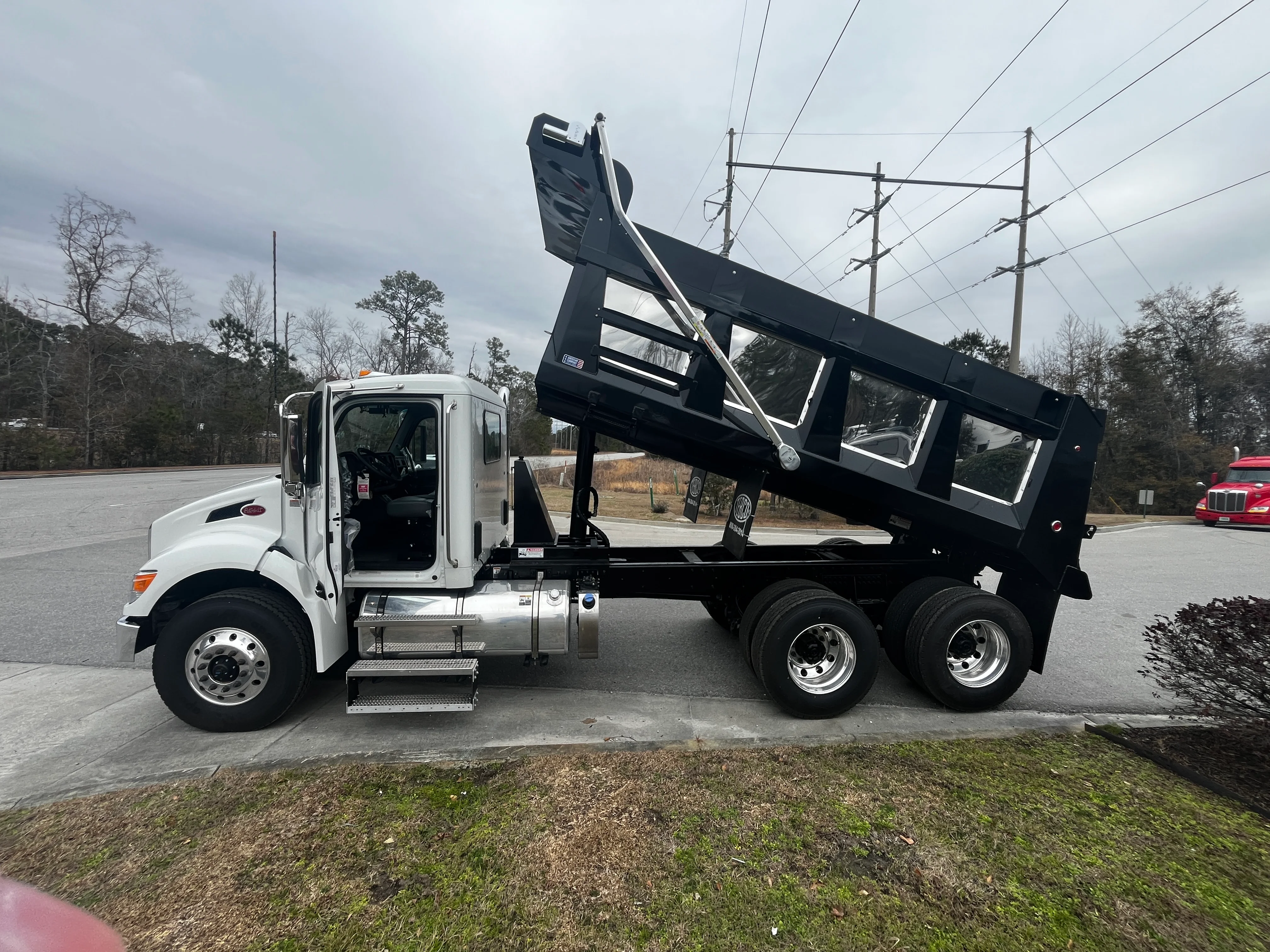2025 Peterbilt 548 in Pooler, GA — photo 5
