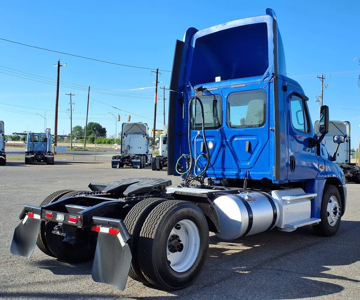 2019 Freightliner Cascadia in Memphis, TN — photo 4