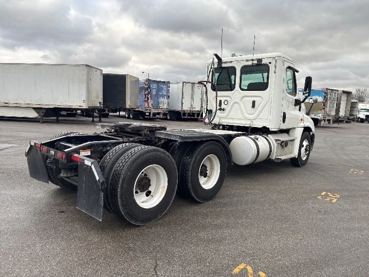 2020 Freightliner Cascadia in South Bend, IN — photo 7