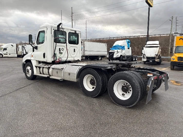 2020 Freightliner Cascadia in South Bend, IN — photo 5