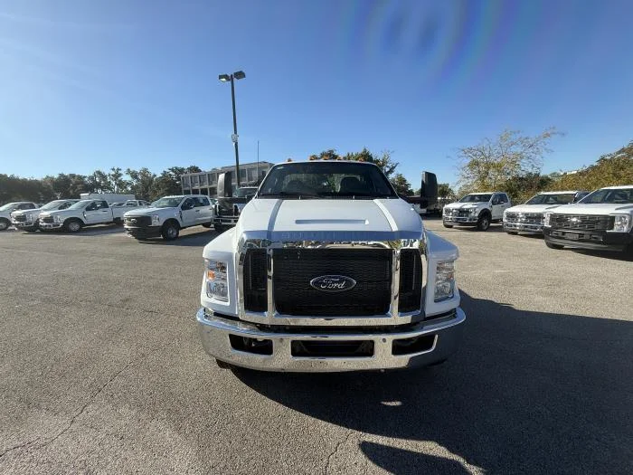 2027 Ford F-650 — photo 9