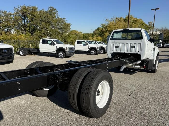 2027 Ford F-650 — photo 6