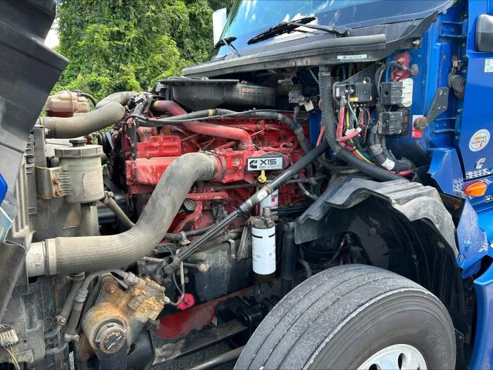 2020 International LT - image 14