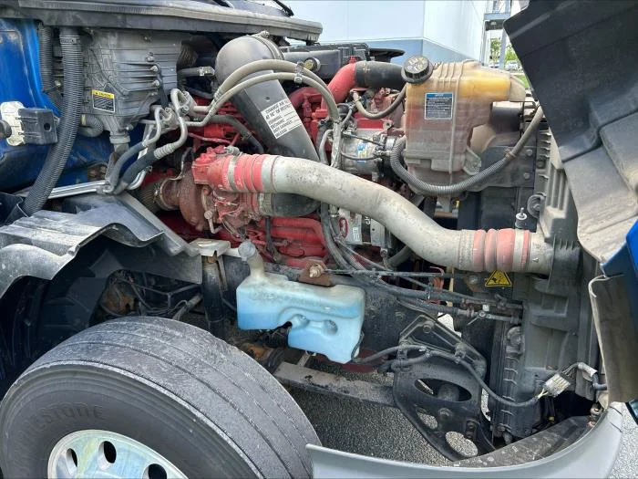 2020 International LT - image 9