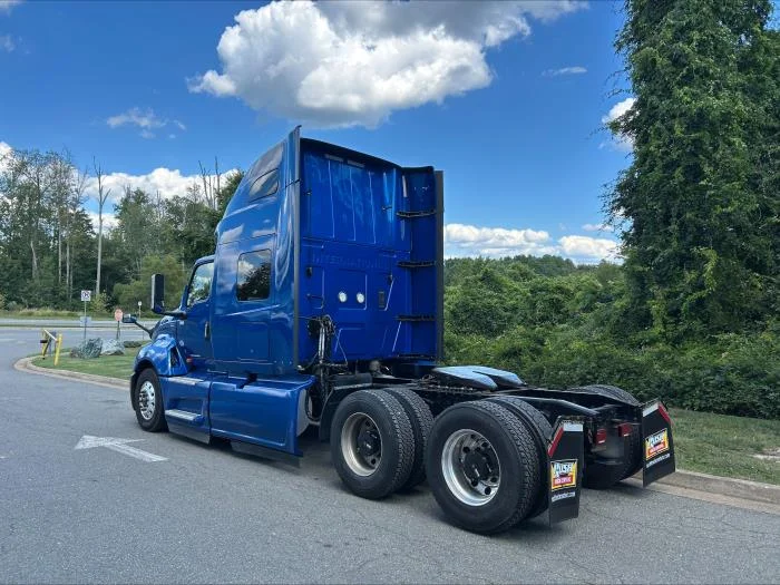 2020 International LT - image 7