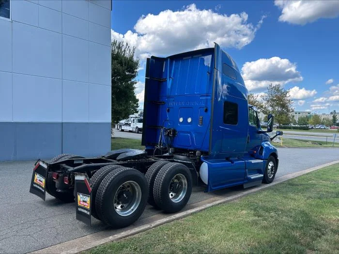 2020 International LT - image 8