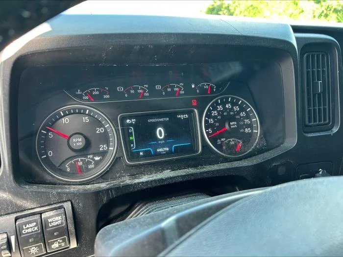 2020 International LT - image 18