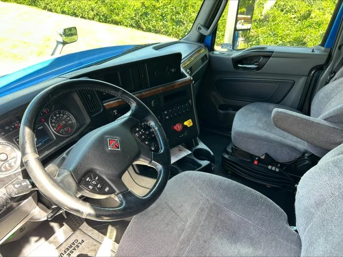 2020 International LT - image 19