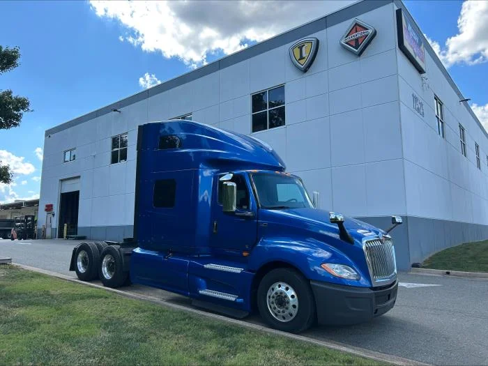 2020 International LT - image 15