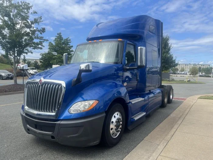 2020 International LT - image 4