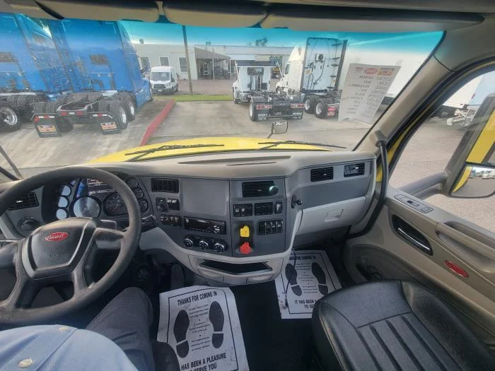 2021 Peterbilt 579 - image 16