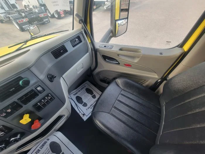 2021 Peterbilt 579 - image 14
