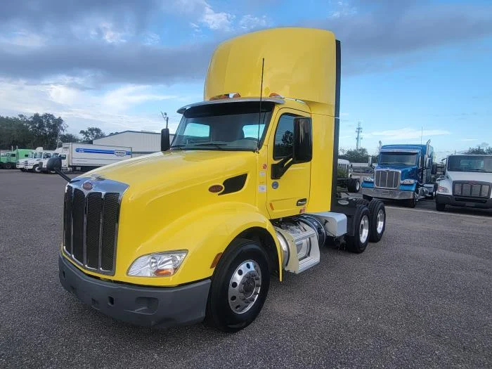 2021 Peterbilt 579 in Jacksonville, FL — photo 2