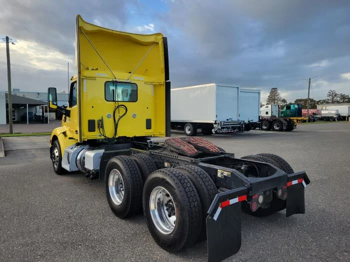 2021 Peterbilt 579 - image 10