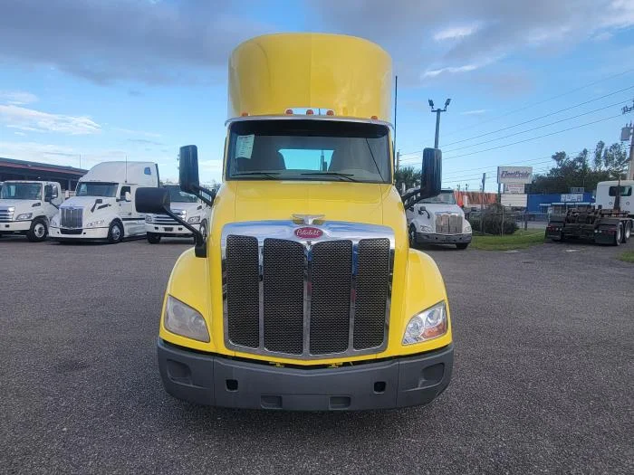 2021 Peterbilt 579 - image 4