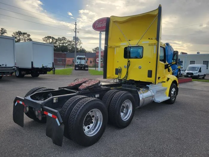 2021 Peterbilt 579 - image 8