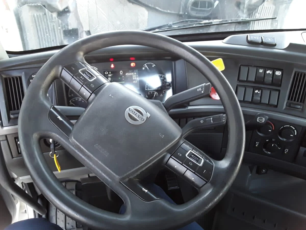 2019 Volvo VNR 660 in Kansas City, MO — photo 7