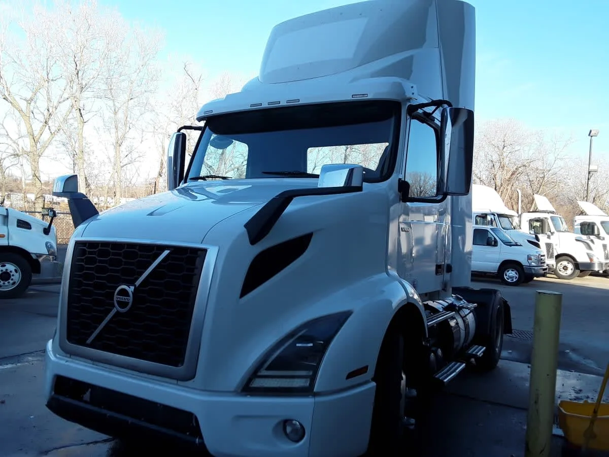 2019 Volvo VNR 660 in Kansas City, MO