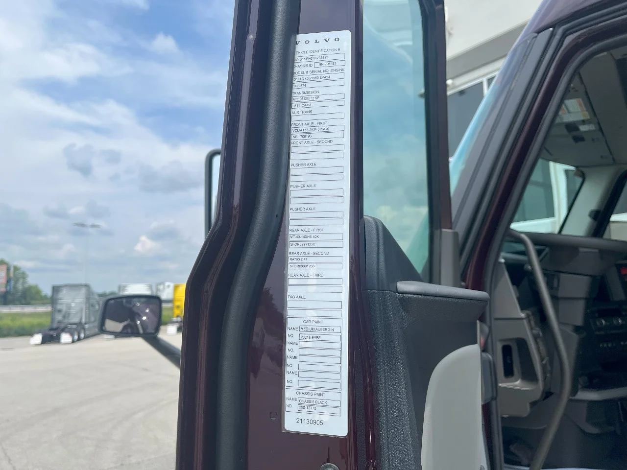 2026 Volvo VNL 660 in Pendleton, IN — photo 10