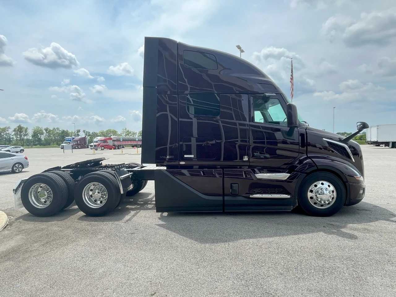 2026 Volvo VNL 660 in Pendleton, IN — photo 4