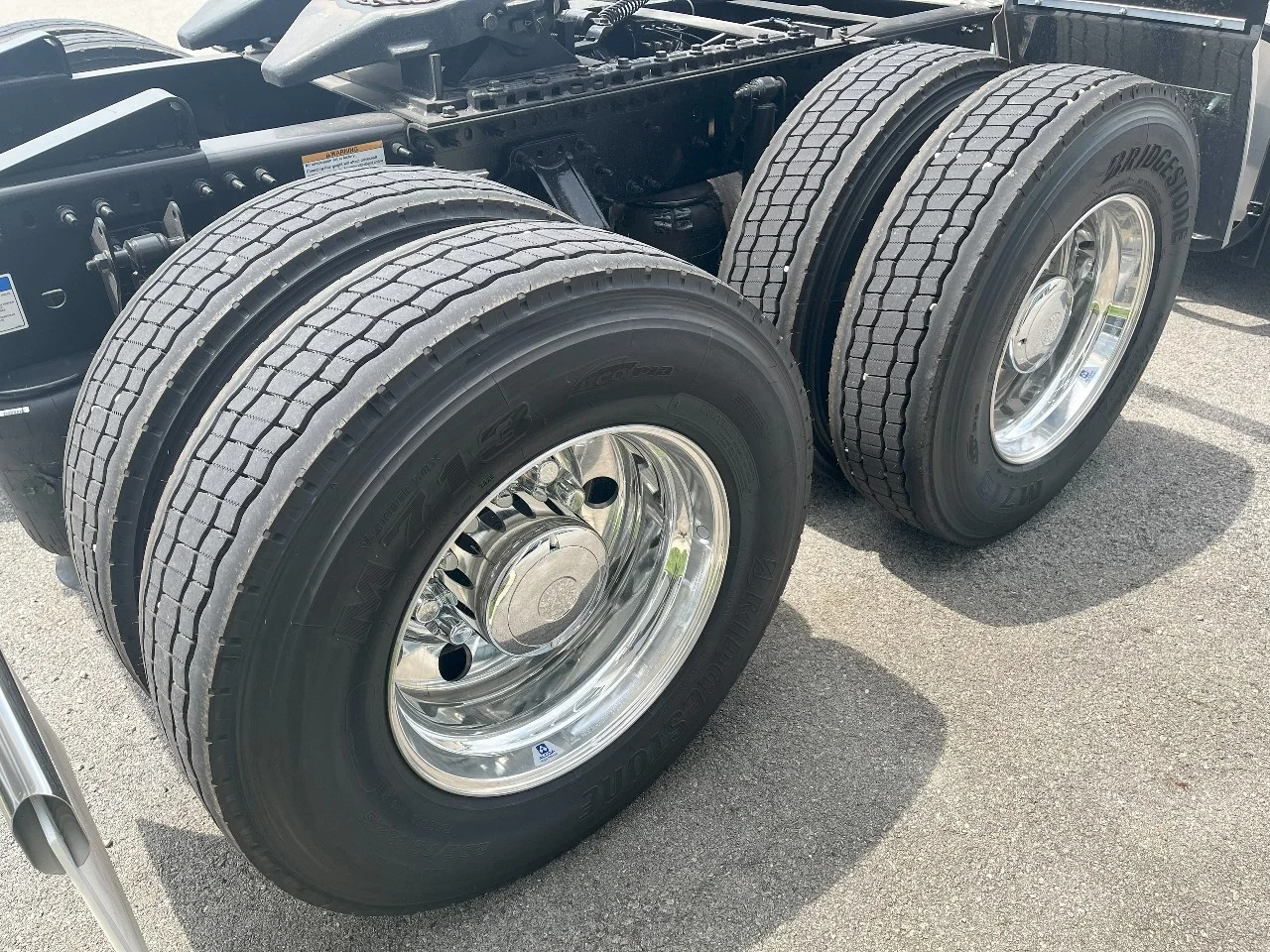 2026 Volvo VNL 660 in Pendleton, IN — photo 5
