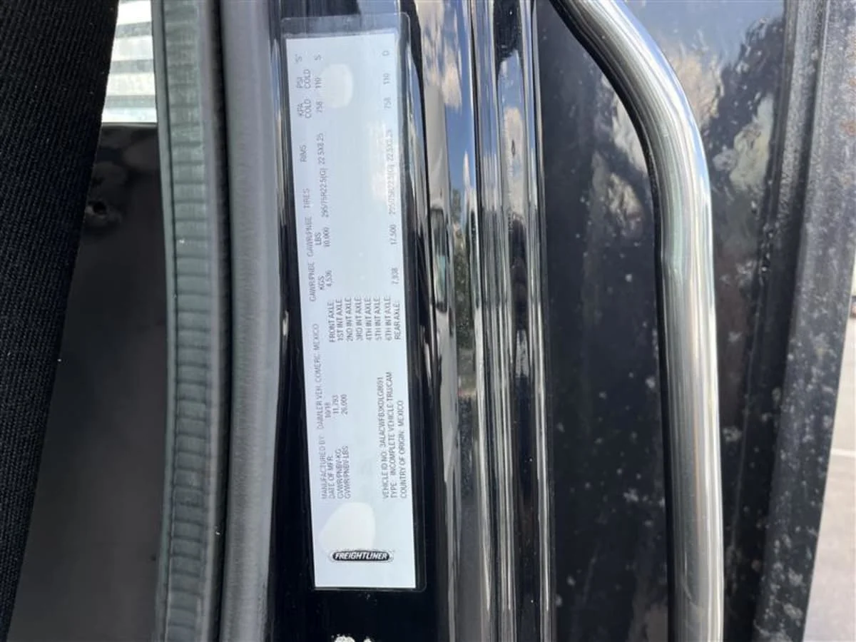 2019 Freightliner M2 106 - image 11