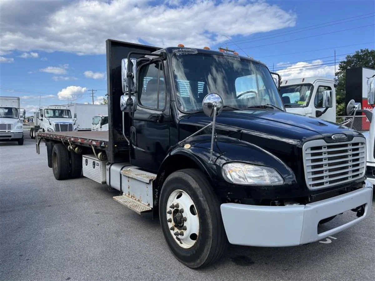 2019 Freightliner M2 106 - image 3