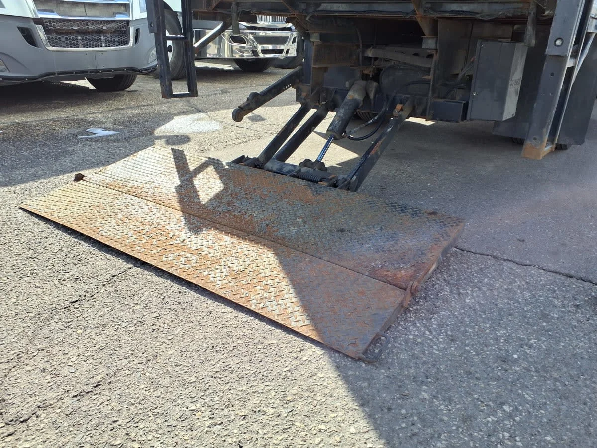 2019 Isuzu NPR - image 11