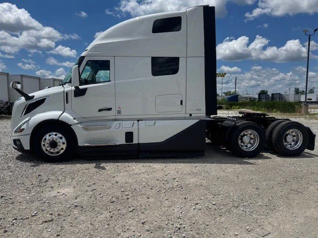 2027 Volvo VNL 860 in London, OH — photo 2