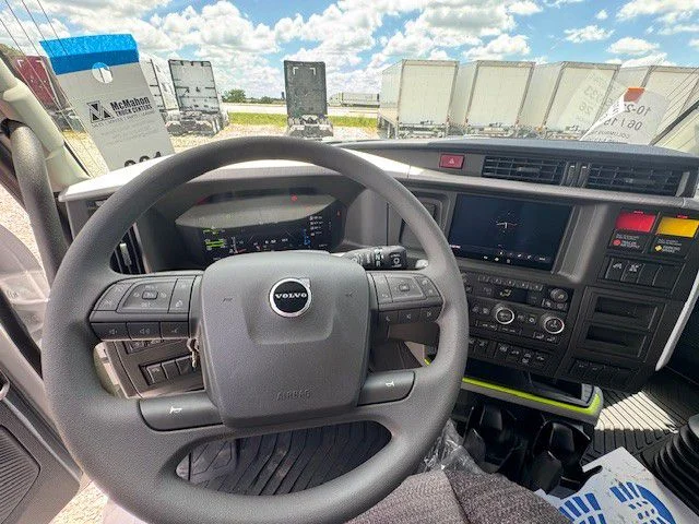 2027 Volvo VNL 860 in London, OH — photo 10
