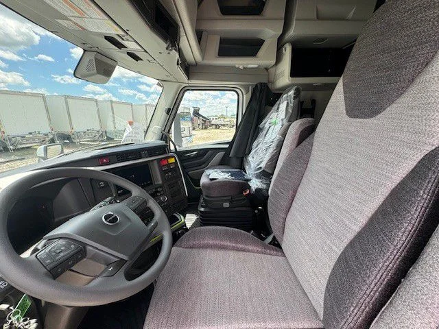 2027 Volvo VNL 860 in London, OH — photo 9