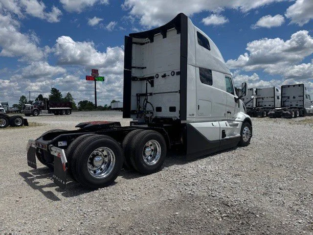 2027 Volvo VNL 860 in London, OH — photo 5