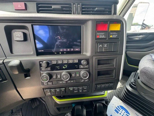 2027 Volvo VNL 860 in London, OH — photo 11