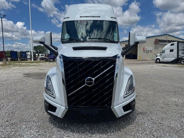 2027 Volvo VNL 860 in London, OH — photo 8