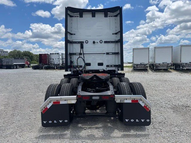 2027 Volvo VNL 860 in London, OH — photo 4