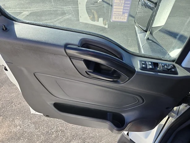 2023 International LT - image 19