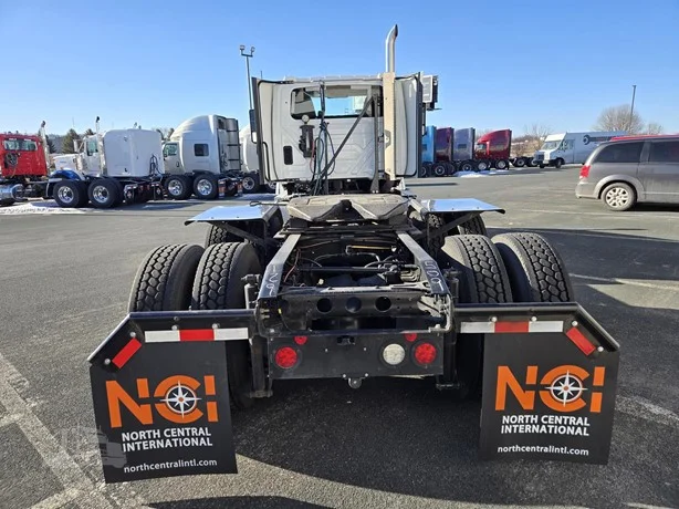 2023 International LT - image 6