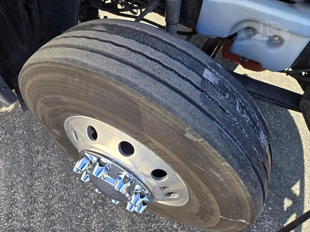 2023 International LT - image 13