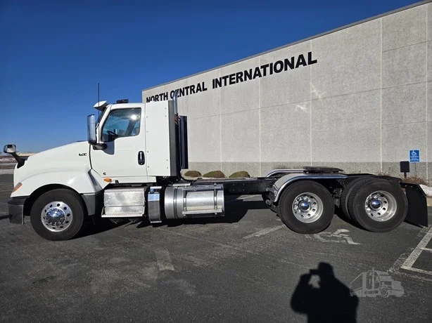 2023 International LT - image 8