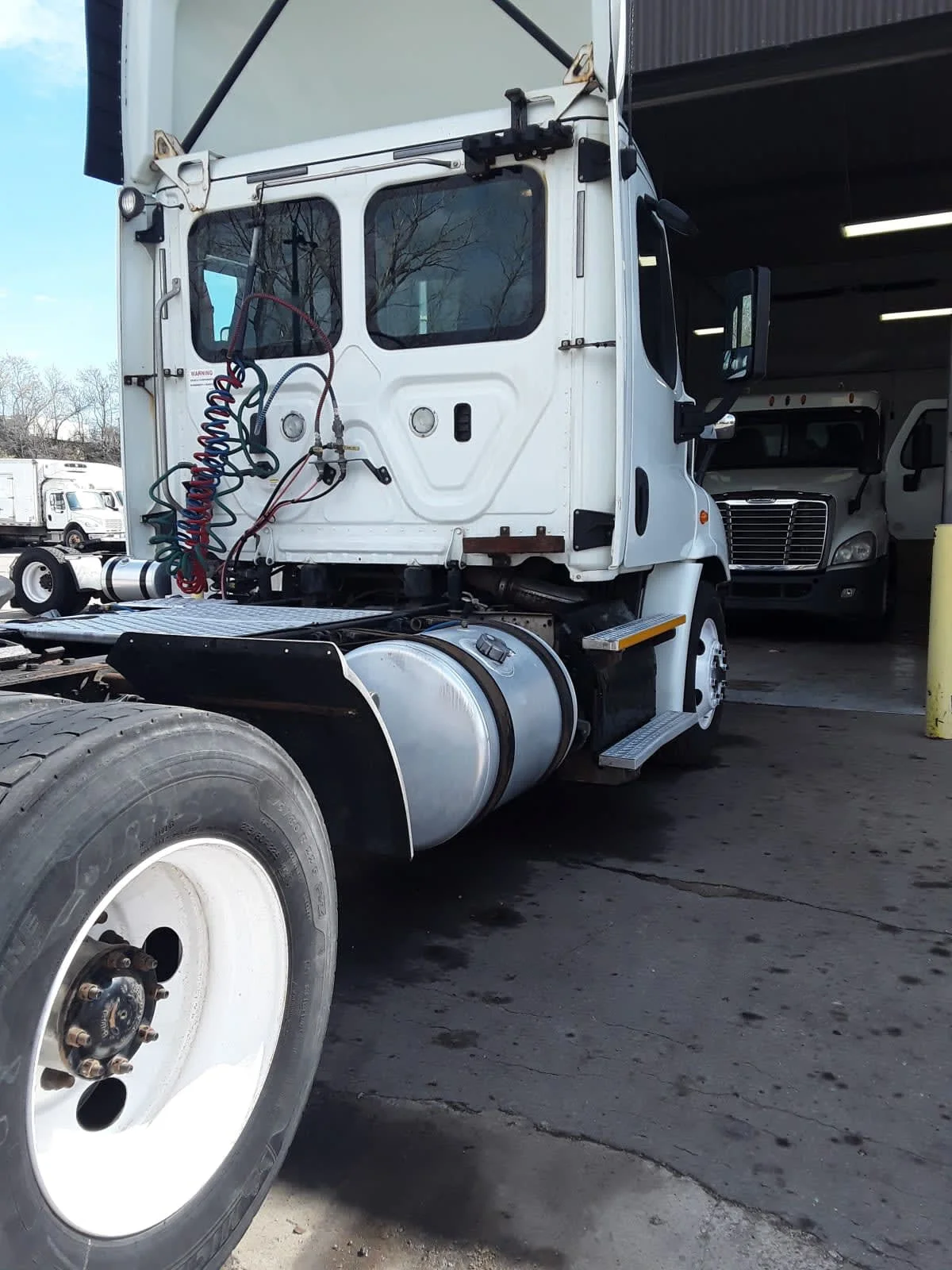 2018 Freightliner Cascadia - image 4