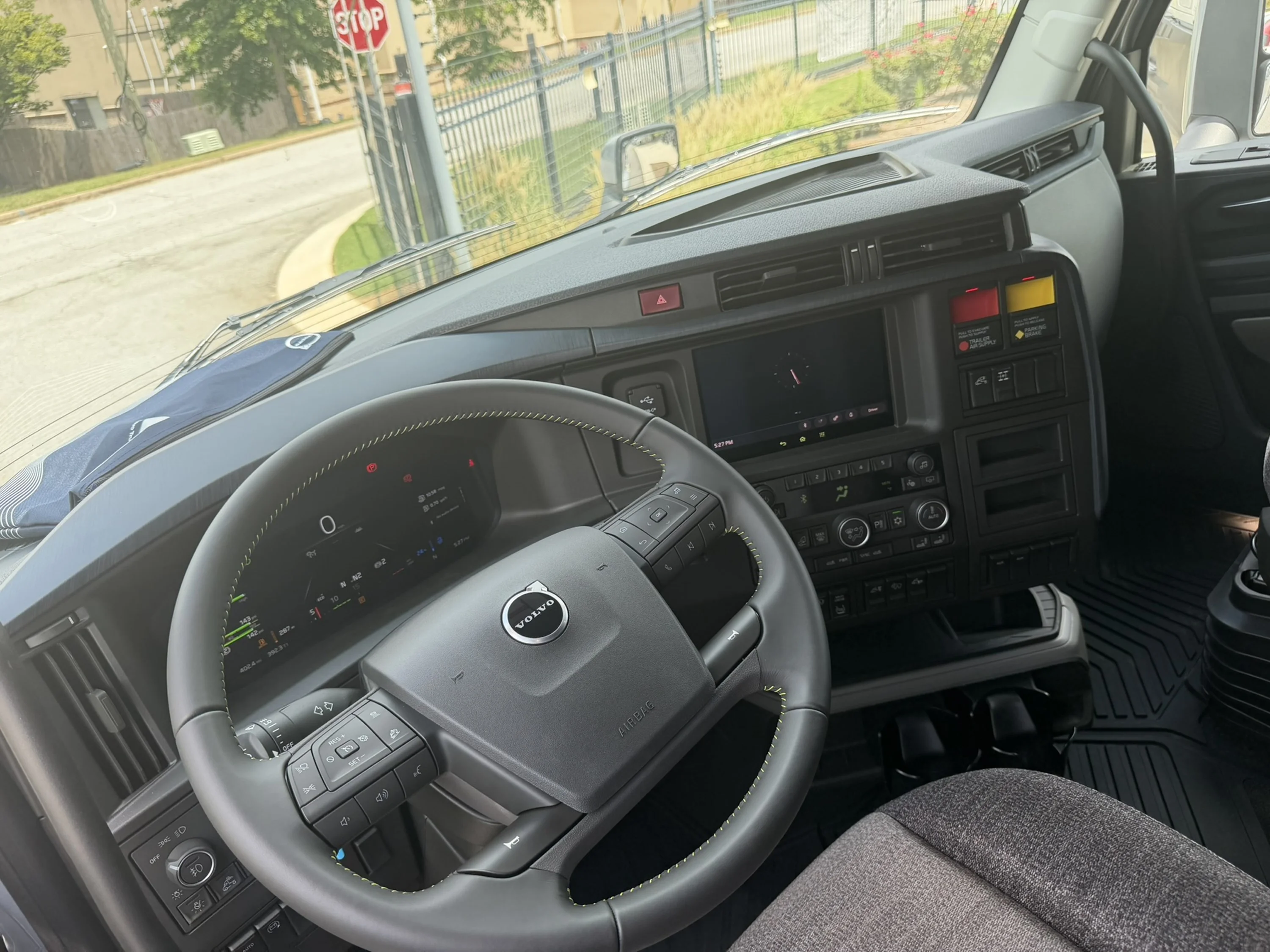 2027 Volvo VNL 860 in Macon, GA — photo 9