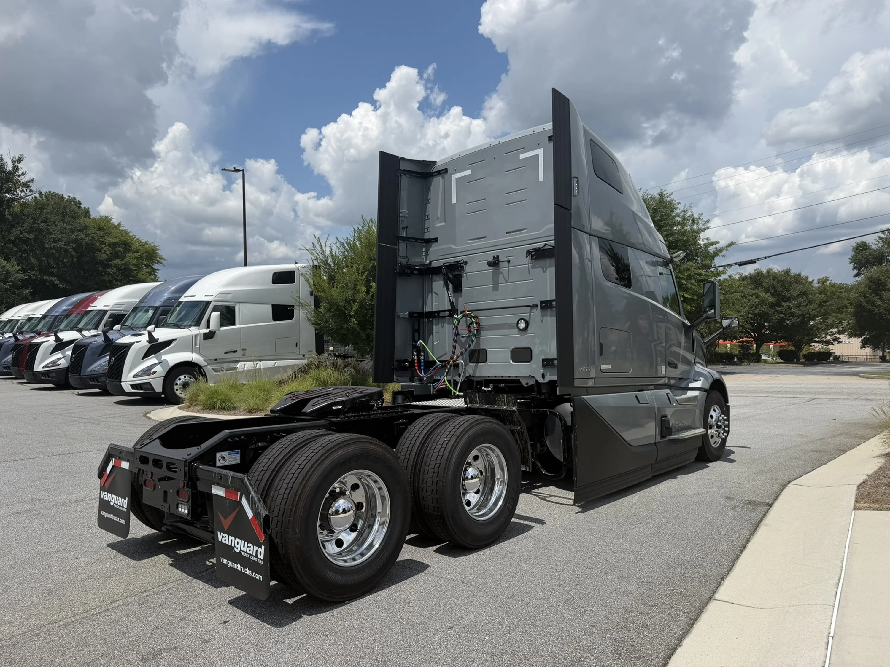 2027 Volvo VNL 860 in Macon, GA — photo 4