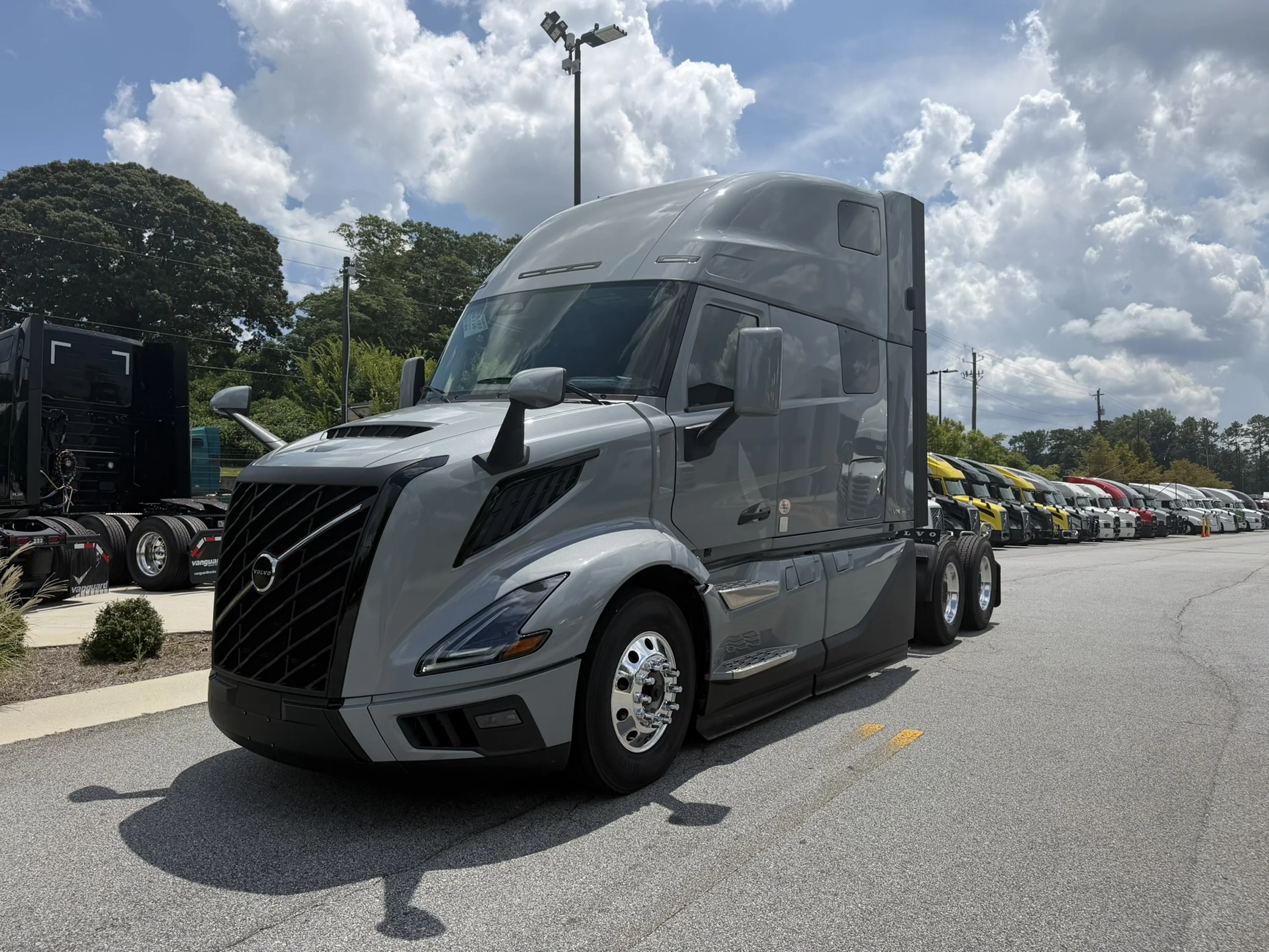 2027 Volvo VNL 860