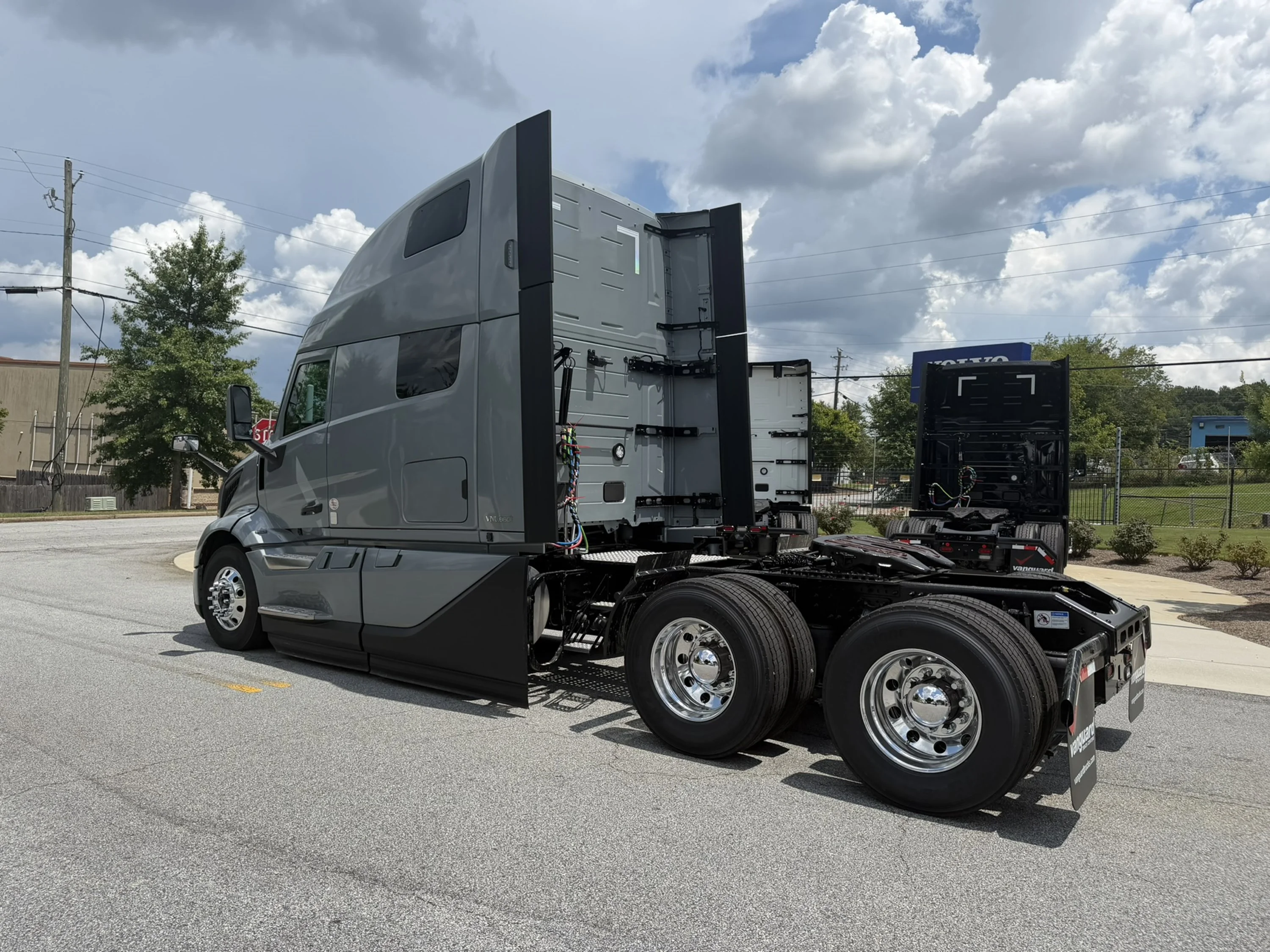 2027 Volvo VNL 860 in Macon, GA — photo 6