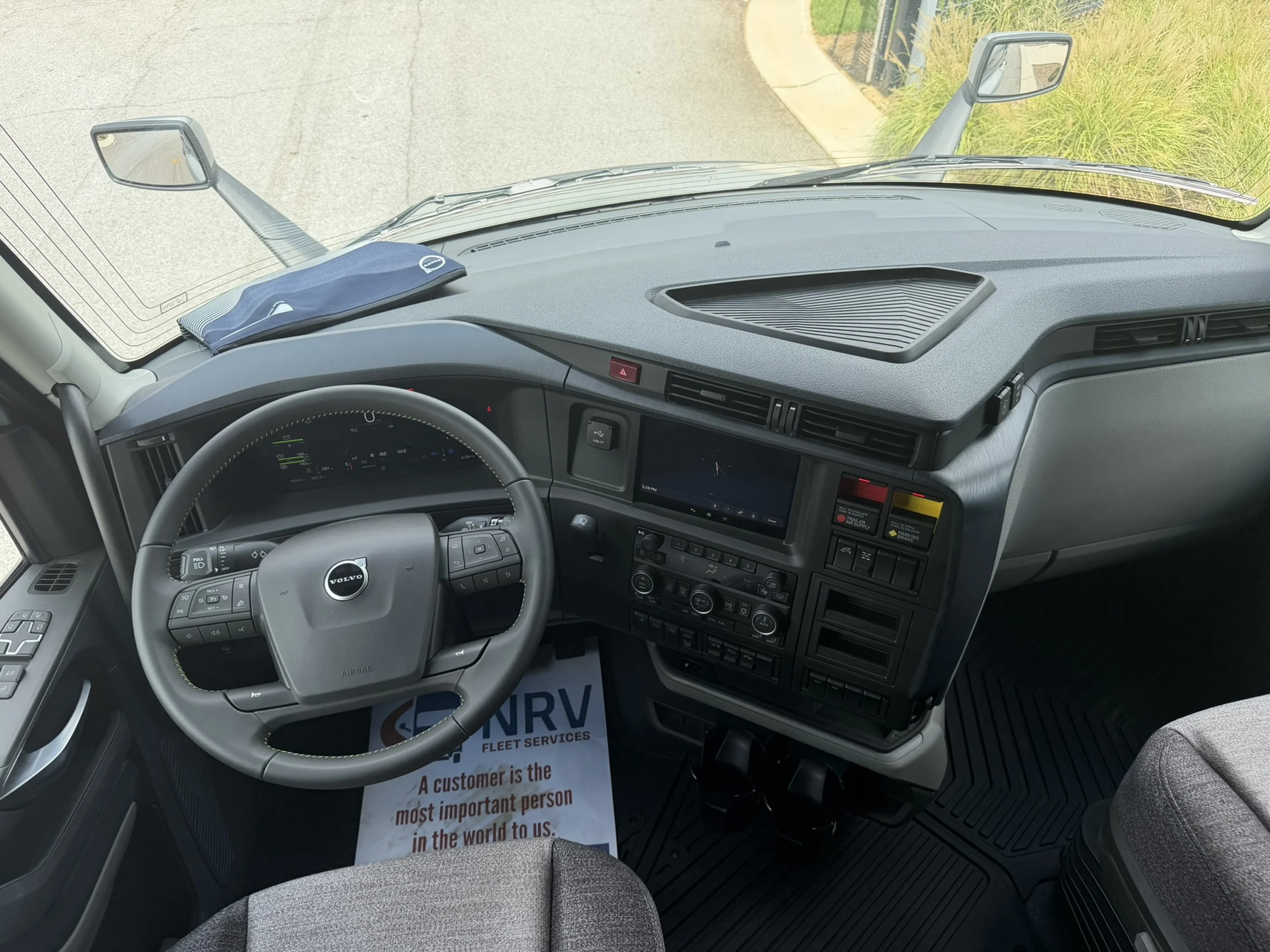 2027 Volvo VNL 860 in Macon, GA — photo 10
