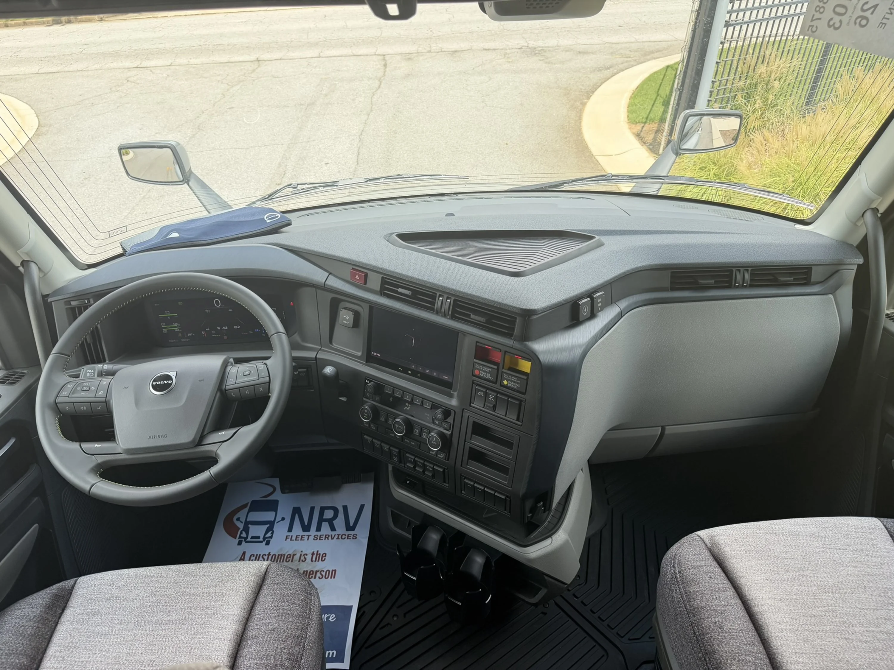 2027 Volvo VNL 860 in Macon, GA — photo 13