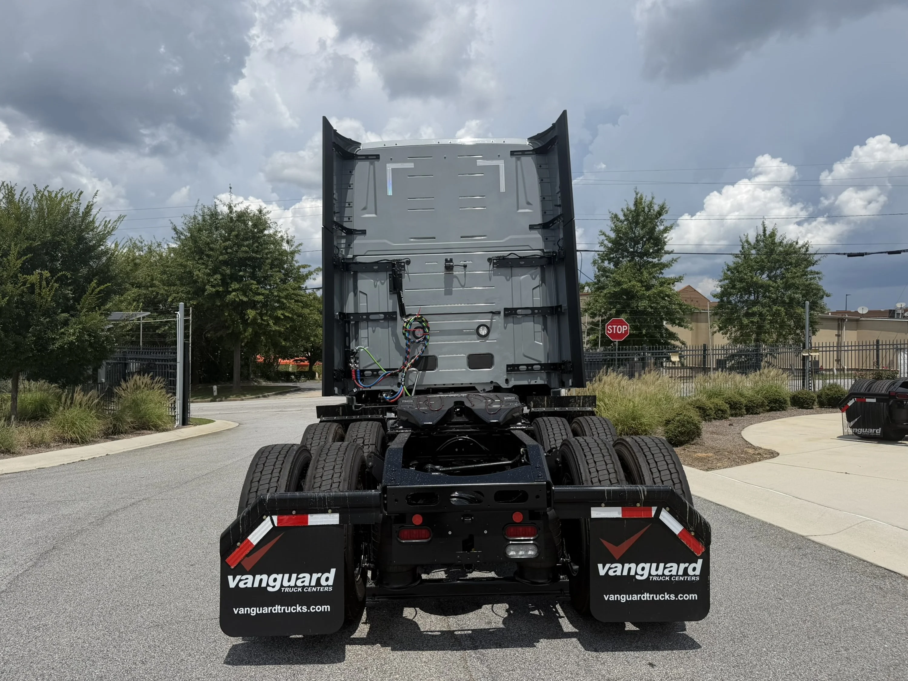 2027 Volvo VNL 860 in Macon, GA — photo 5