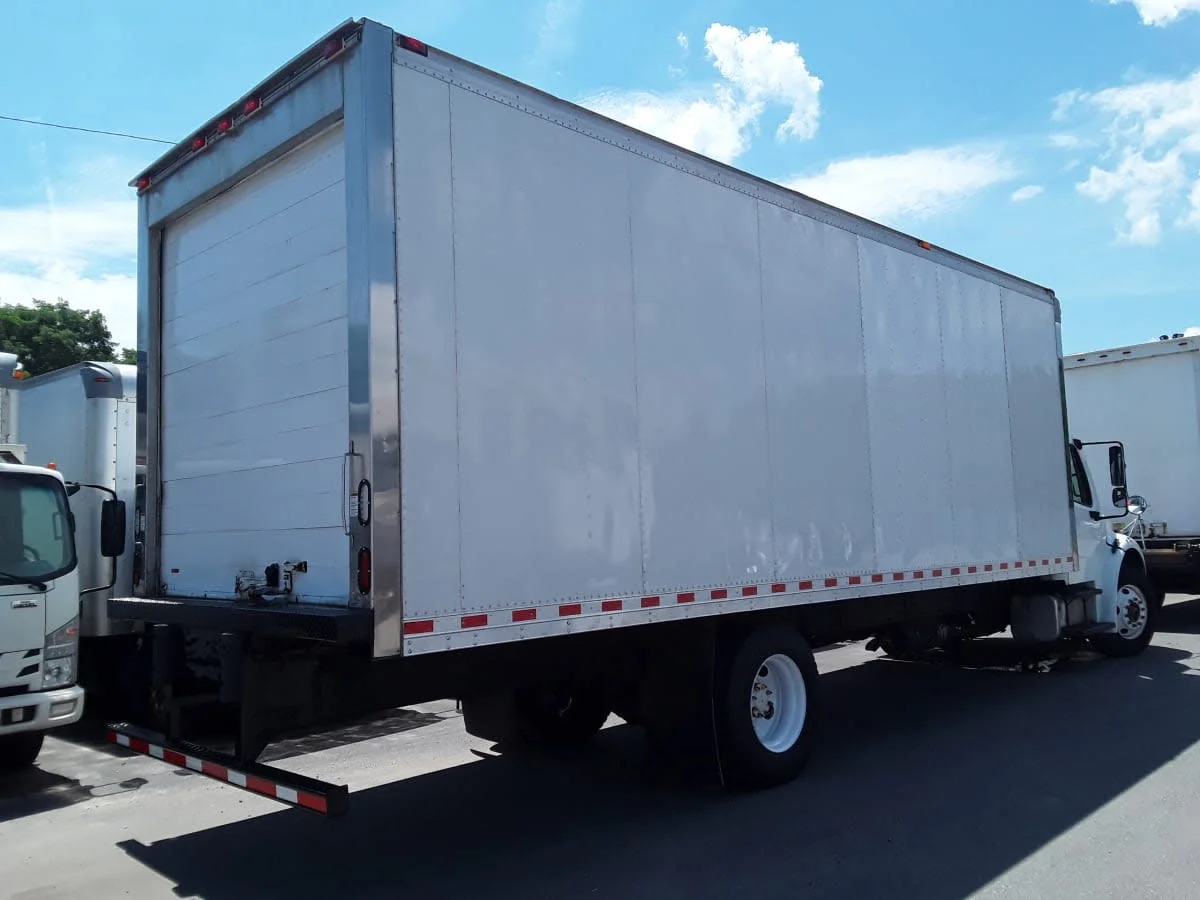 2016 Freightliner M2 106 - image 4
