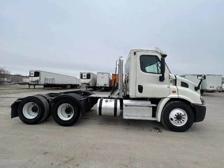2019 Freightliner Cascadia in Des Moines, IA — photo 8