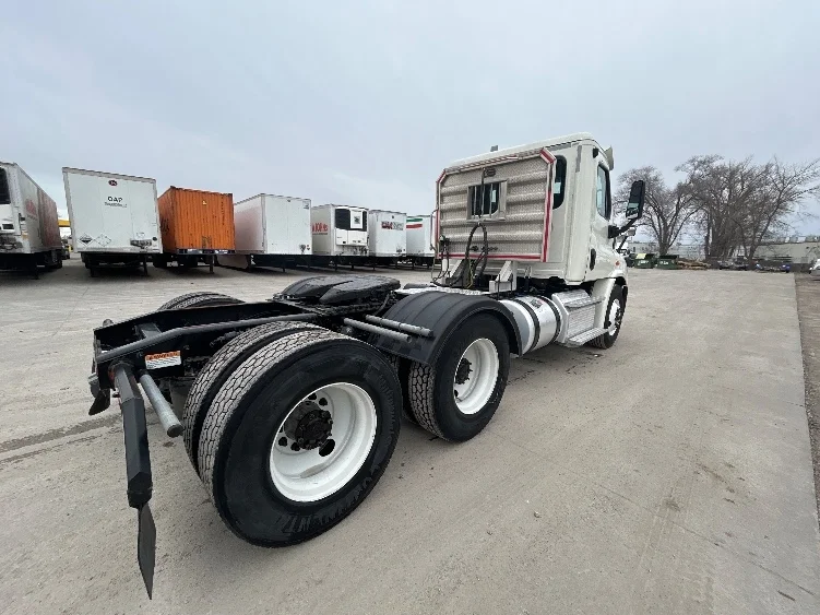 2019 Freightliner Cascadia in Des Moines, IA — photo 7